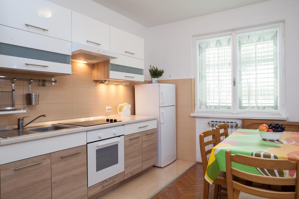 Apartment Nevia Makarska Rum bild